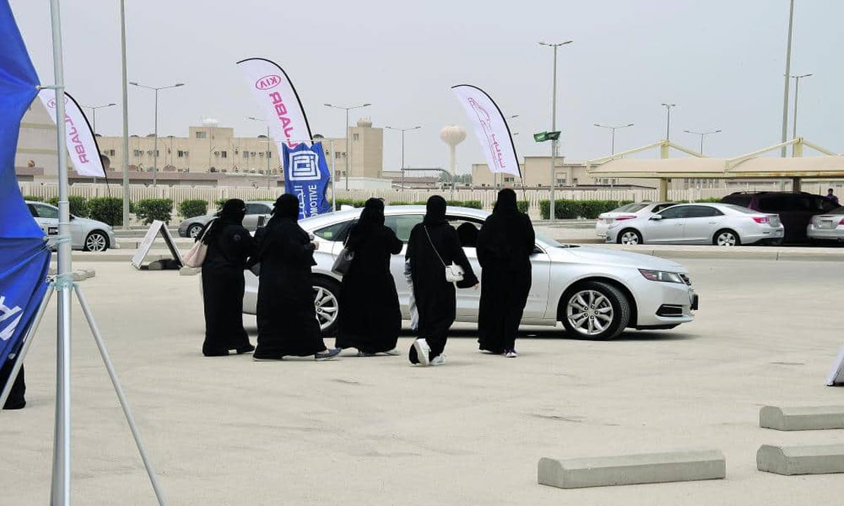 التسجيل في مدرسة تعليم القيادة للنساء بالاحساء