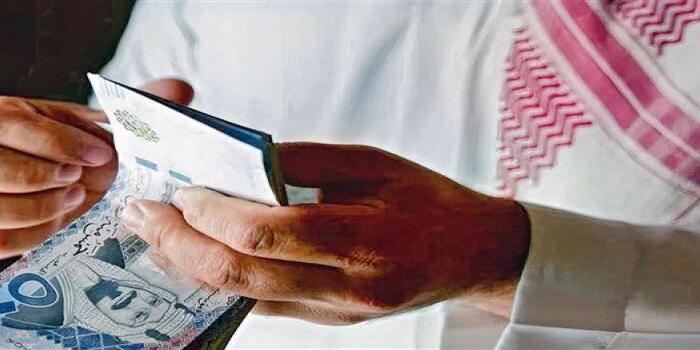 موعد نزول الرواتب 