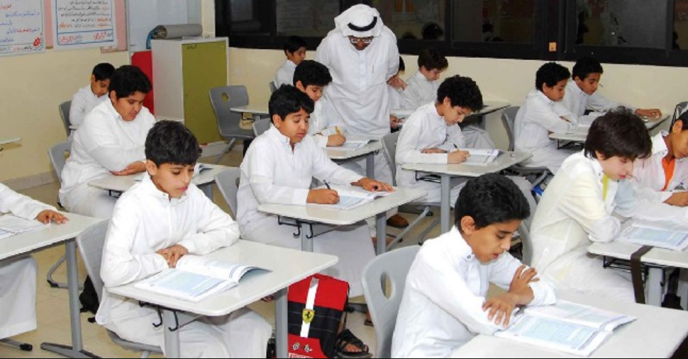 كم راتب المعلم في الكويت
