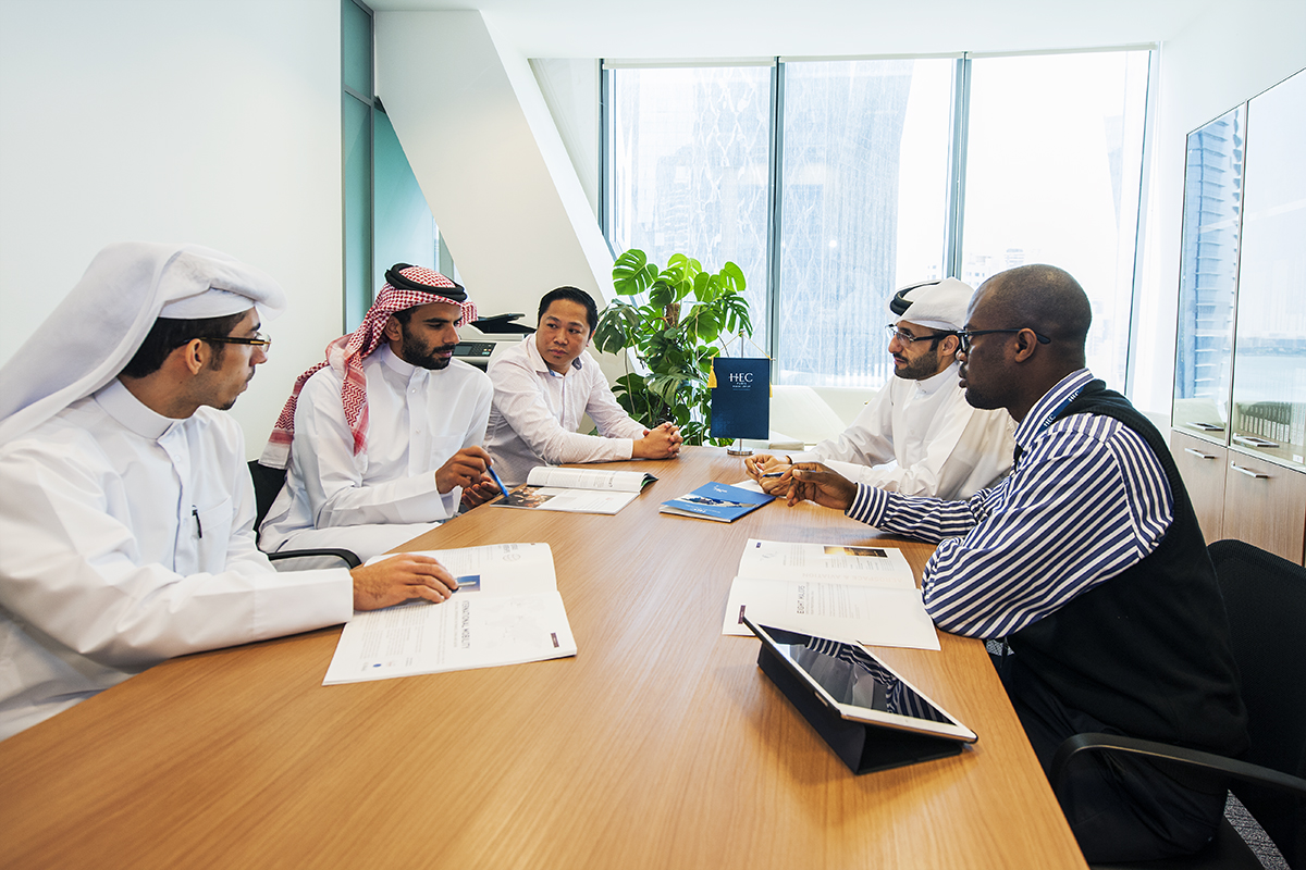 كم راتب إدارة الأعمال في السعودية 1444