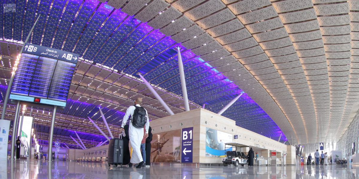 إتاحة الخدمة الذاتية لشحن الأمتعة بمطار الملك عبدالعزيز