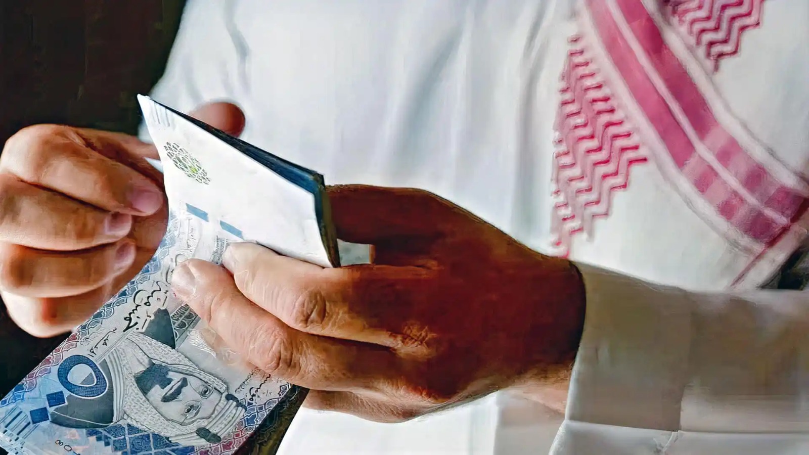 زيادة ألف ريال لرواتب الموظفين