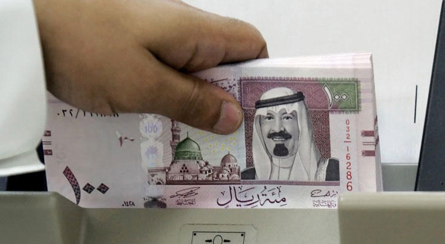 موعد نزول رواتب هذا الشهر